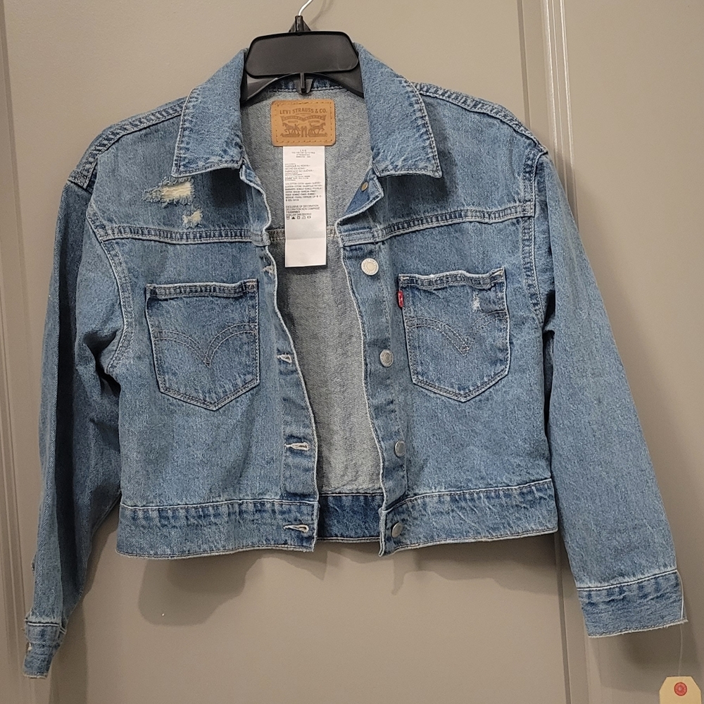 NWT Levi's distressed denim jacket